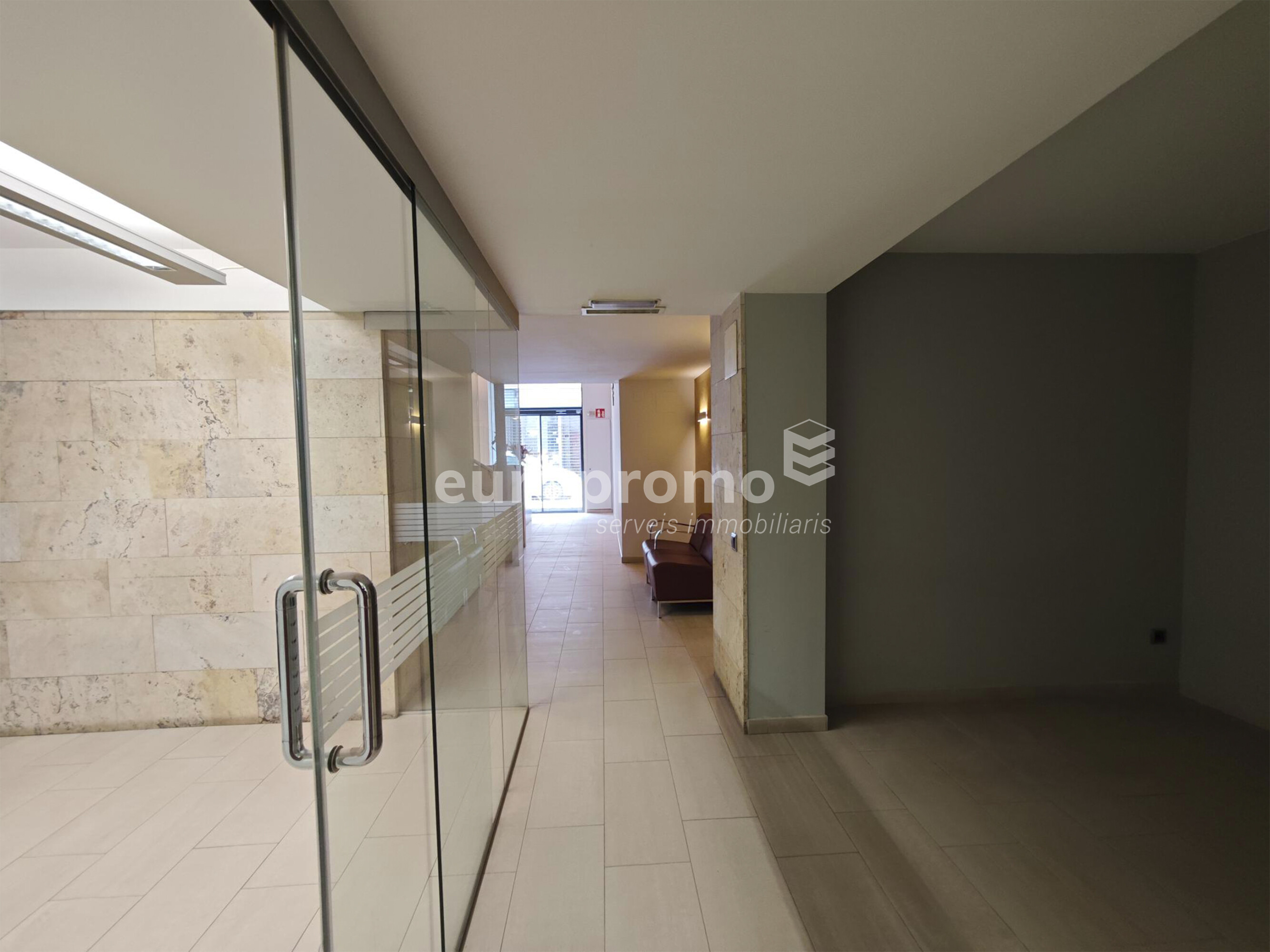 Local de 400m2 situat al centre de Girona!
